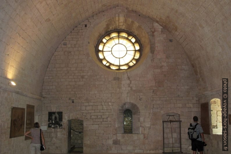 Rosette dans le dortoir de l'Abbaye Sénanque. Photo © Veronika Schnablegger