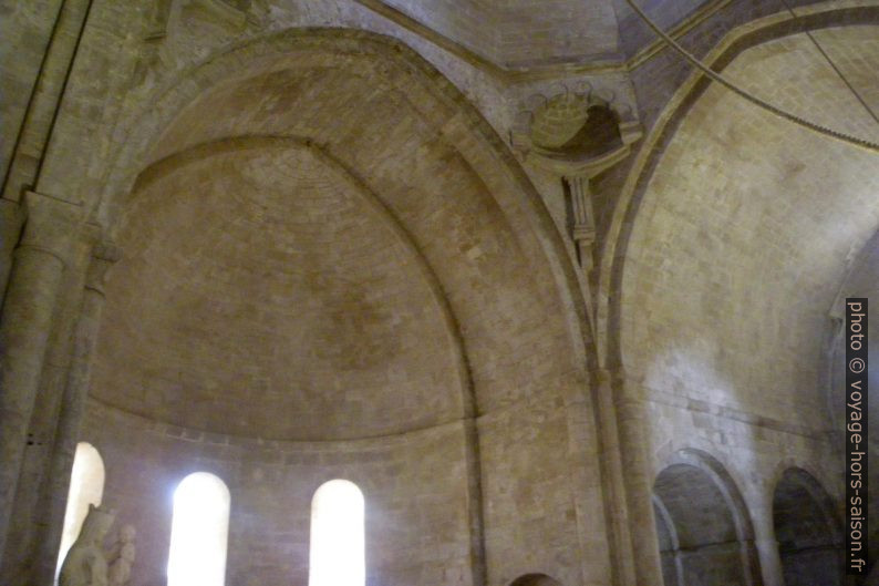 Voûtes de l'église abbatiale de l'abbaye de Sénanque. Photo © André M. Winter