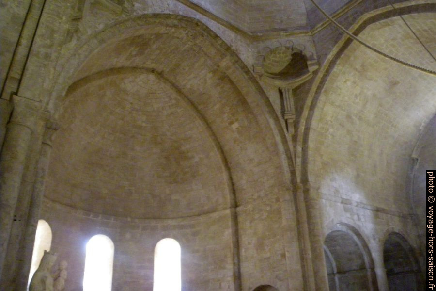 Voûtes de l'église abbatiale de l'abbaye de Sénanque. Photo © André M. Winter