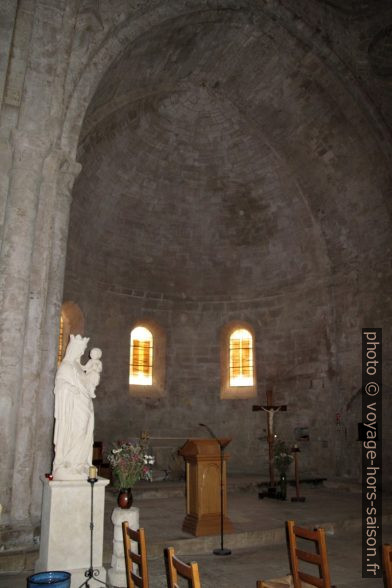 Abside et autel de l'église abbatiale de l'abbaye de Sénanque. Photo © Veronika Schnablegger