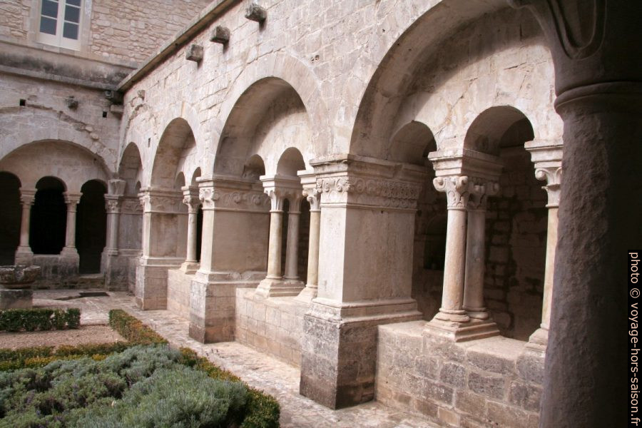 Cloître roman de l'Abbaye de Sénanque. Photo © André M. Winter