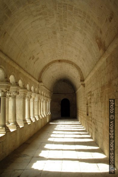 Cloître de l'Abbaye de Sénanque. Photo © Veronika Schnablegger