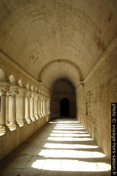 Cloître de l'Abbaye de Sénanque. Photo © Veronika Schnablegger