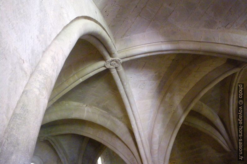 Voûtes dans la salle capitulaire l'Abbaye de Sénanque. Photo © Alex Medwedeff