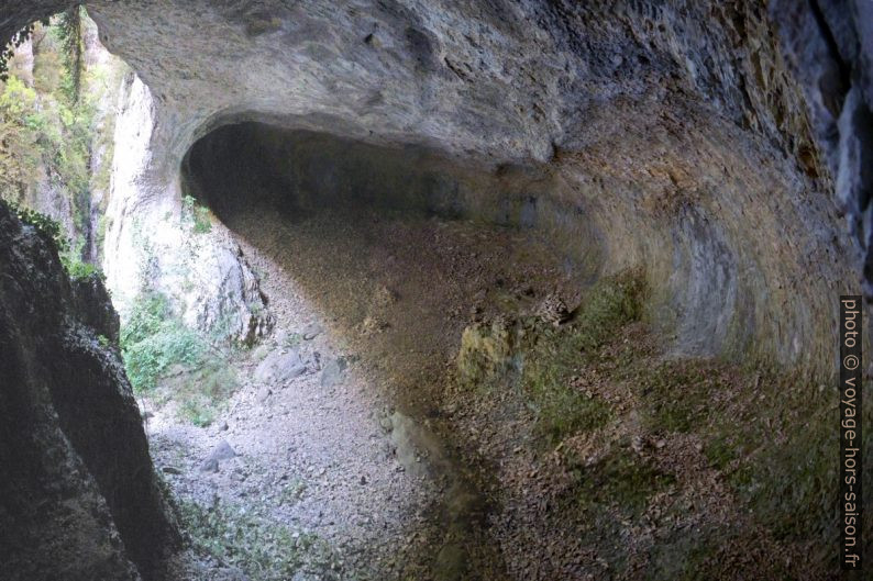 Baume dans Gorges d'Oppedette. Photo © André M. Winter