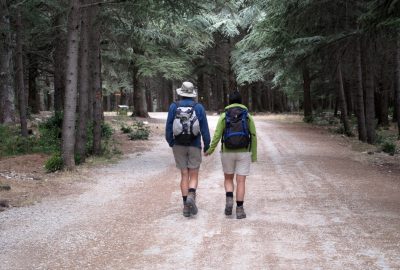 André et Alex dans la Foret de Cédres du Petit Luberon. Photo © Veronika Schnablegger