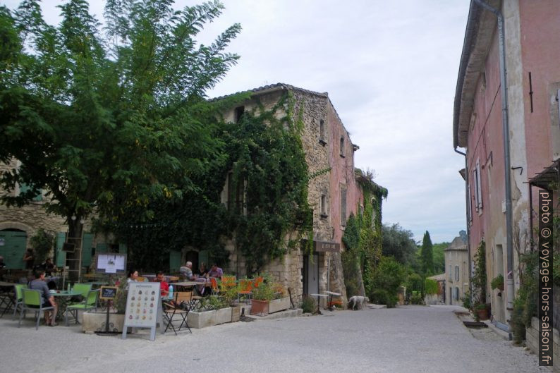 La D176 à Oppède-le-Vieux. Photo © André M. Winter