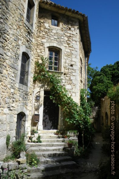 Maisons intra-muros d'Oppède-le-Vieux. Photo © André M. Winter