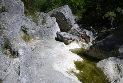 Nicolas et les montagnes russes du Canyon d'Oppedette. Photo © André M. Winter