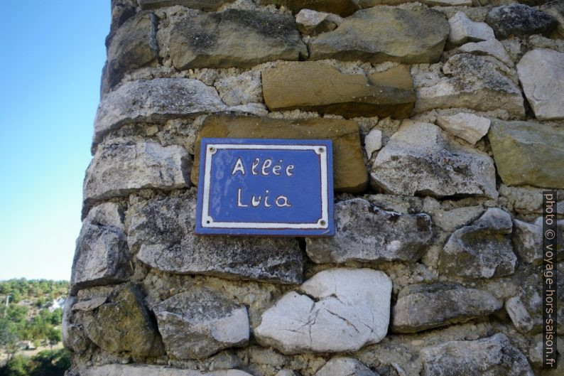 Rue Allée Luia. Photo © André M. Winter