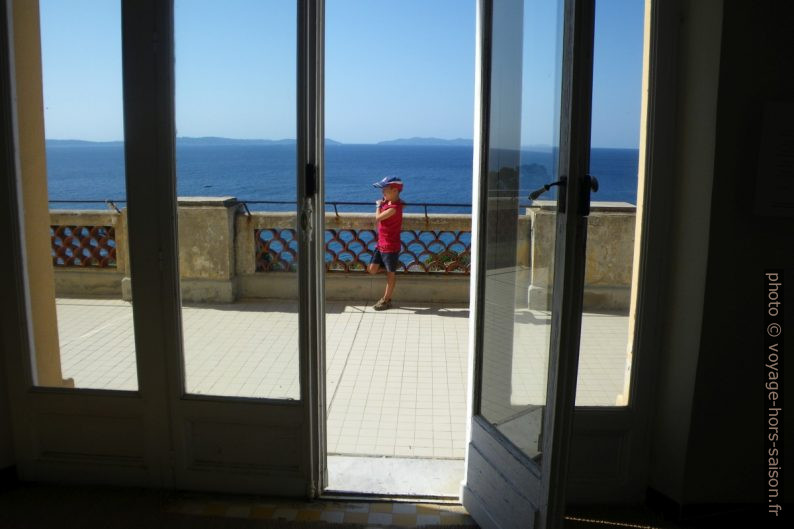 Nicolas sur la terrasse du Domaine du Rayol. Photo © André M. Winter