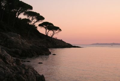 Pointe du Brouis le soir. Photo © André M. Winter