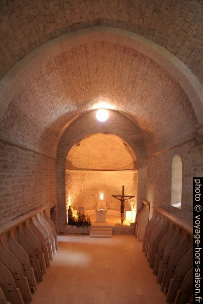 Nef de l'église romane de la Chartreuse de la Verne. Photo © André M. Winter