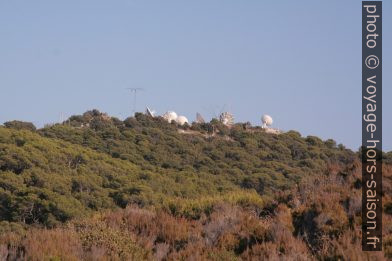 Antennes paraboliques de Giens. Photo © André M. Winter