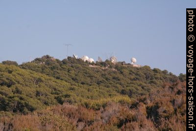 Antennes paraboliques de Giens. Photo © André M. Winter