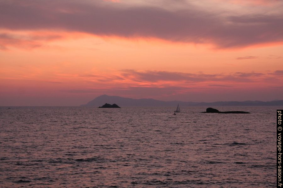 Coucher de soleil sur le Cap Sicié. Photo © André M. Winter