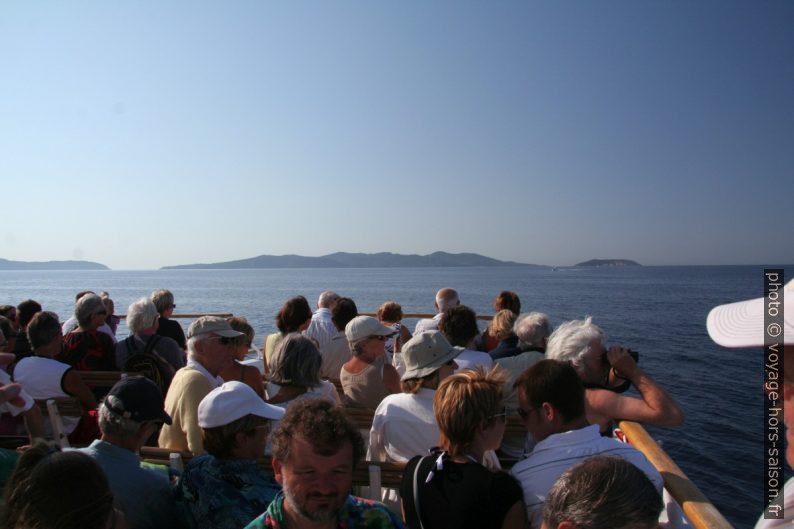 Touristes sur une vedette en route vers Port-Cros. Photo © André M. Winter