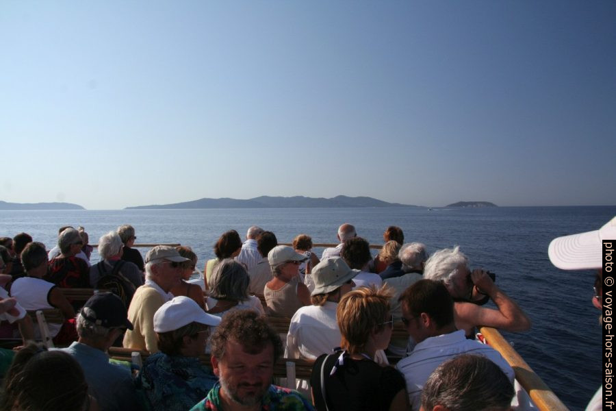 Touristes sur une vedette en route vers Port-Cros. Photo © André M. Winter