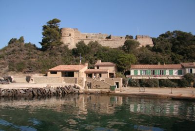 Fort du Moulin sur Port-Cros. Photo © André M. Winter