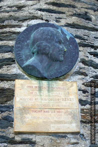 Plaque commémorative pour Marceline Henry sur Port-Cros. Photo © André M. Winter