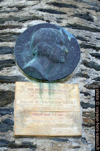 Plaque commémorative pour Marceline Henry sur Port-Cros. Photo © André M. Winter