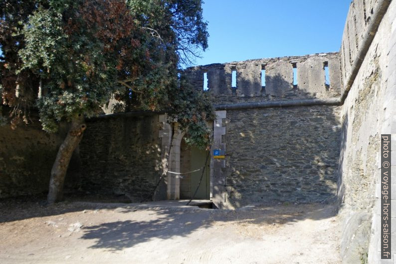 Porte du Fort du Moulin sur Port-Cros. Photo © André M. Winter