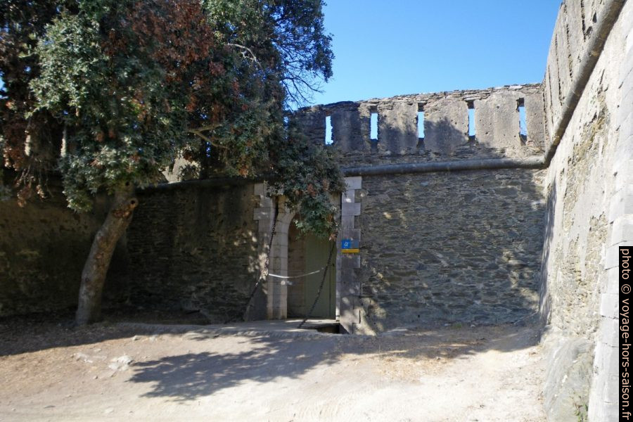Porte du Fort du Moulin sur Port-Cros. Photo © André M. Winter