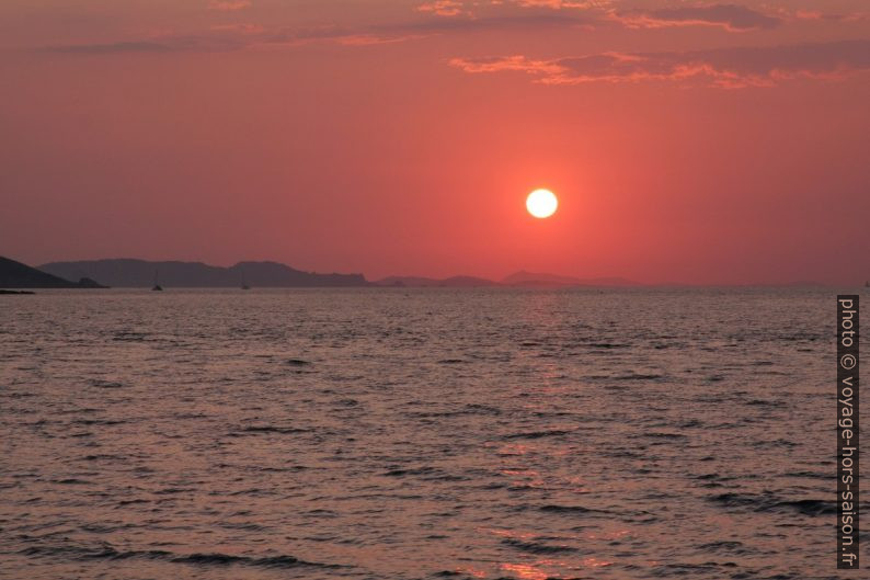 Coucher de soleil au-dessus du Cap Sicié. Photo © André M. Winter