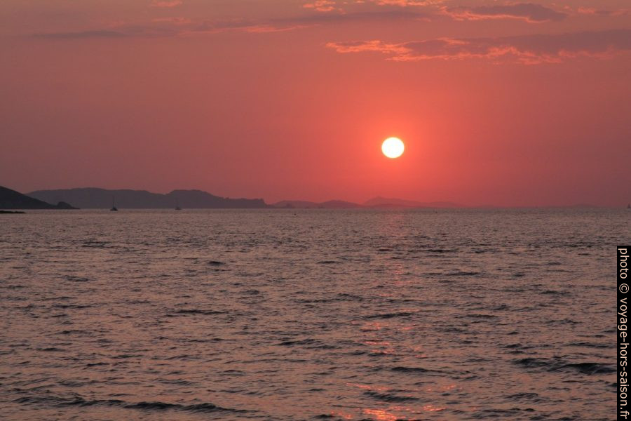 Coucher de soleil au-dessus du Cap Sicié. Photo © André M. Winter