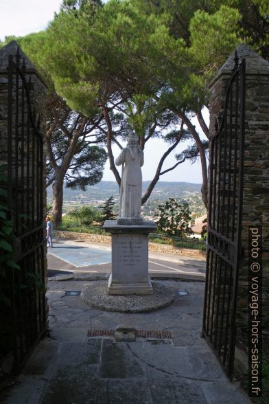 Statue de St. François de Paule à Bormes. Photo © André M. Winter