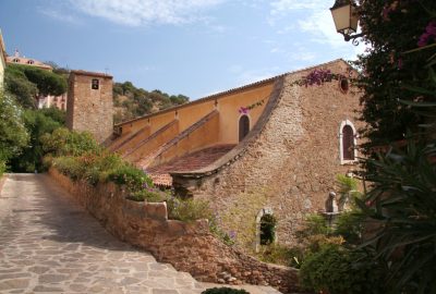 Église Sainte-Trophyme à Bormes. Photo © André M. Winter