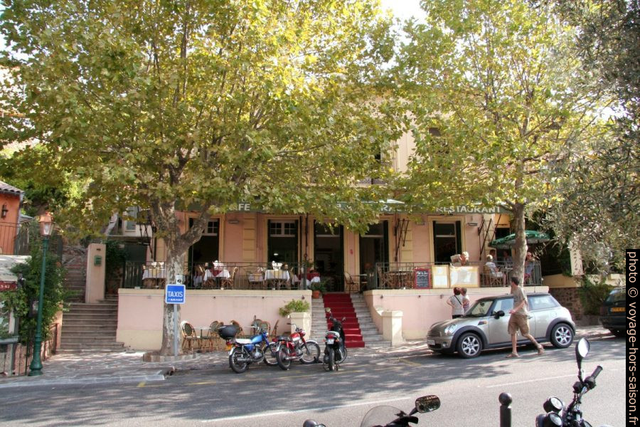 Restaurant la Terrasse à Bormes. Photo © André M. Winter