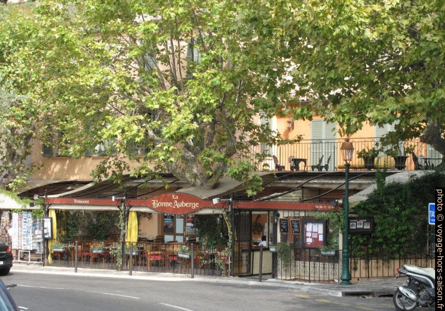 Restaurant la Bonne Auberge à Bormes. Photo © Veronika Schnablegger