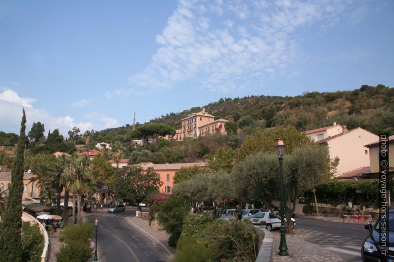 Bormes-les-Mimosas et le Grand Hôtel. Photo © André M. Winter