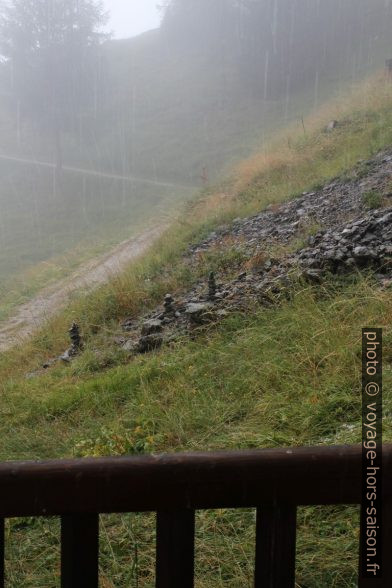 La pluie tombe à flots. Photo © André M. Winter