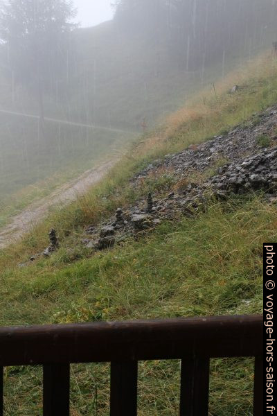 La pluie tombe à flots. Photo © André M. Winter