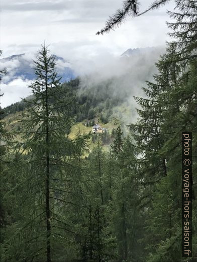 Vue retour vers la Chapelle des Vernettes. Photo © Alex Medwedeff