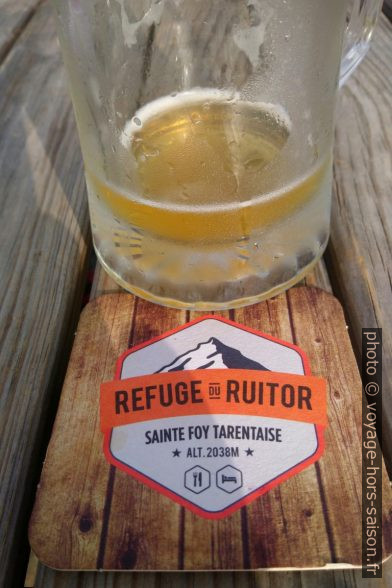 Sous-bock de bière du Refuge du Ruitor. Photo © André M. Winter