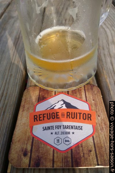 Sous-bock de bière du Refuge du Ruitor. Photo © André M. Winter