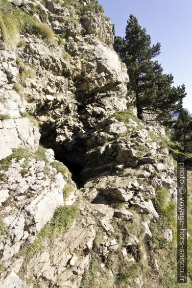 Grotte des résistants du Pas de l'Aiguille. Photo © André M. Winter