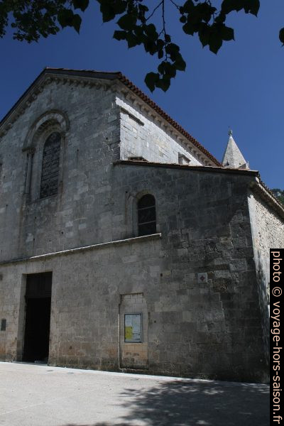 L'église abbatiale de Léoncel. Photo © Alex Medwedeff