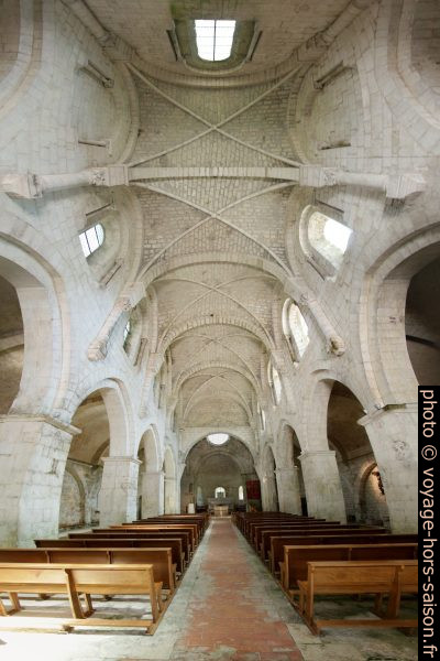 Panorama vertical de la nef de Léoncel. Photo © André M. Winter
