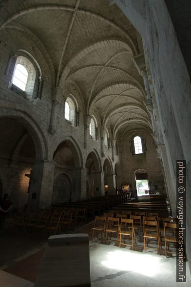 Voûtes de la nef de Léoncel aux élans pré-gothiques. Photo © André M. Winter