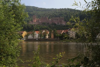 La château vu de la rive nord du Neckar. Photo © André M. Winter