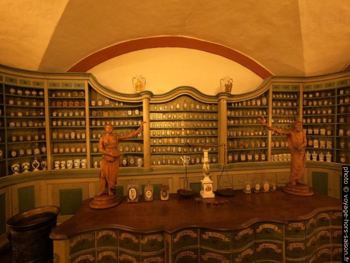 Pharmacie baroque du monastère de Schwarzach début 18e. Photo © André M. Winter