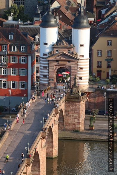 Porte sud du Vieux Pont de Heidelberg. Photo © André M. Winter