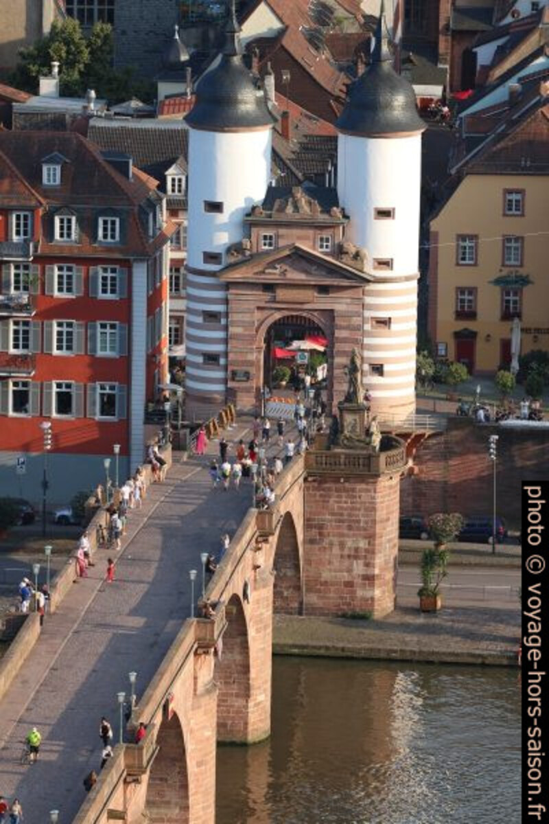 Porte sud du Vieux Pont de Heidelberg. Photo © André M. Winter