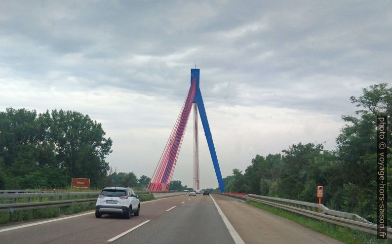 Le pont autoroutier sur le Rhin à la hauteur de Speyer. Photo © André M. Winter