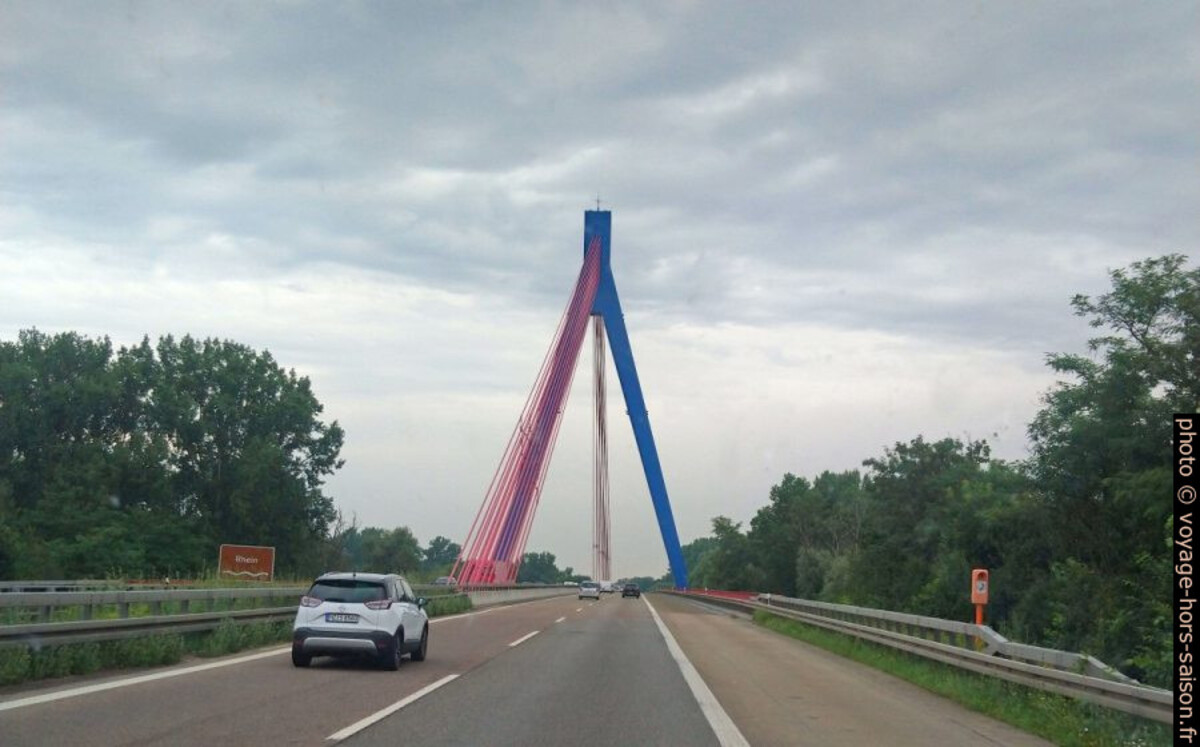 Le pont autoroutier sur le Rhin à la hauteur de Speyer. Photo © André M. Winter