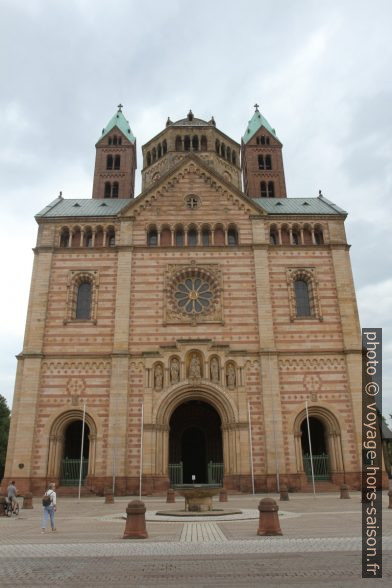 La façade principale de la cathédrale de Speyer. Photo © Alex Medwedeff